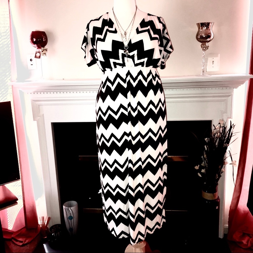 Jon & Anna Black & White Chevron Print Maxi Dress​